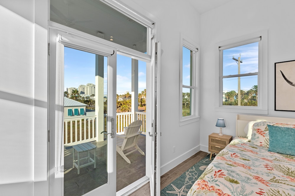 The Scarlett - Private Home At The Shores 3 Bedroom Home