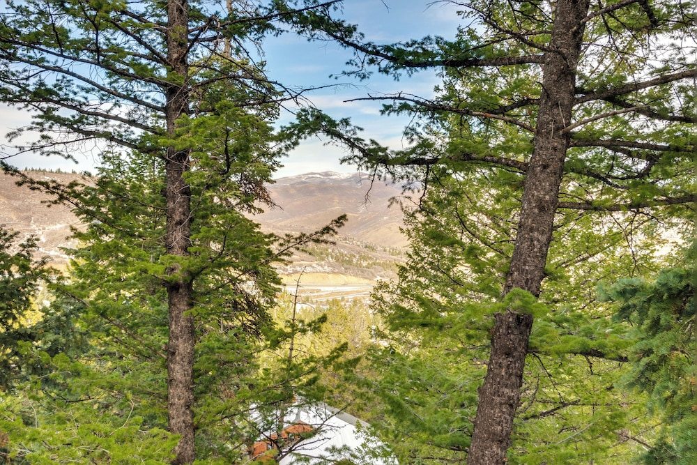 ~ 13 Mi to Main St: Park City Cabin w/ Mtn Views!