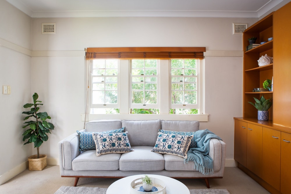 Chic Apartment With Sun Lounge Near Manly Beach