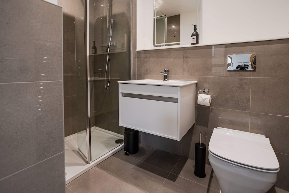 The Hidden Suite - 4BR Townhome Roof Top