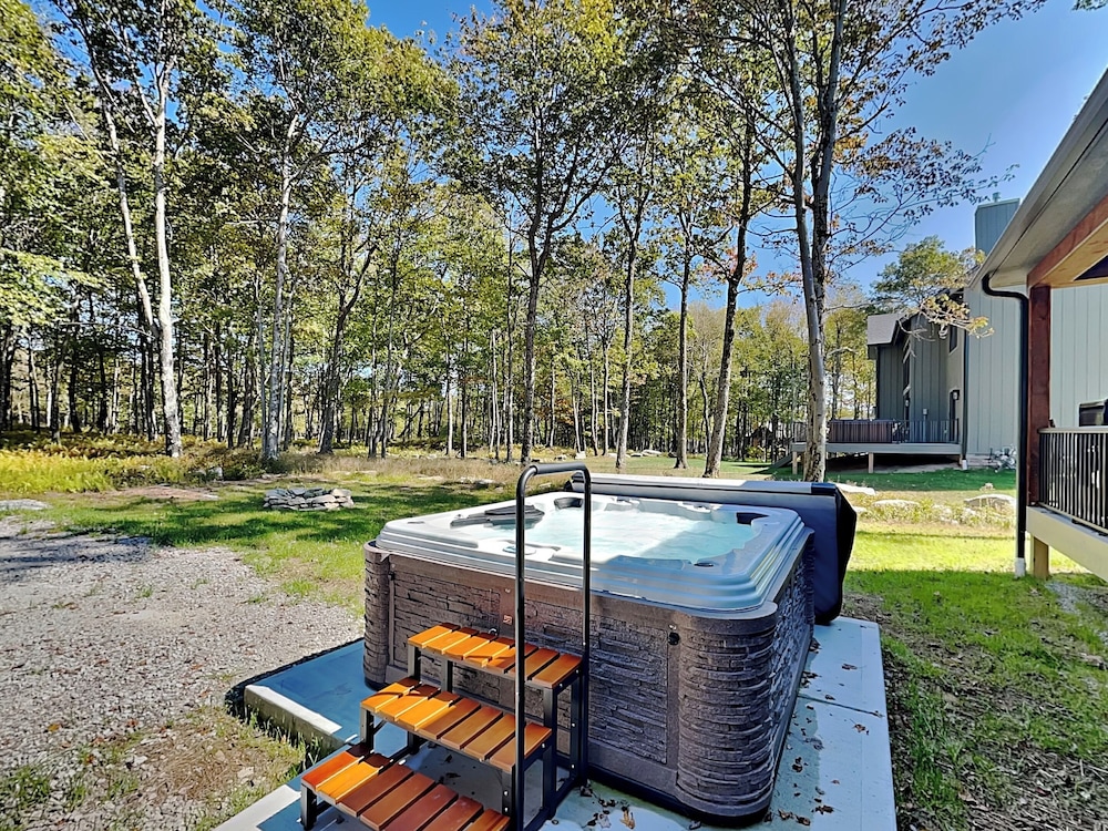 Holiday House by Taylor Made Deep Creek