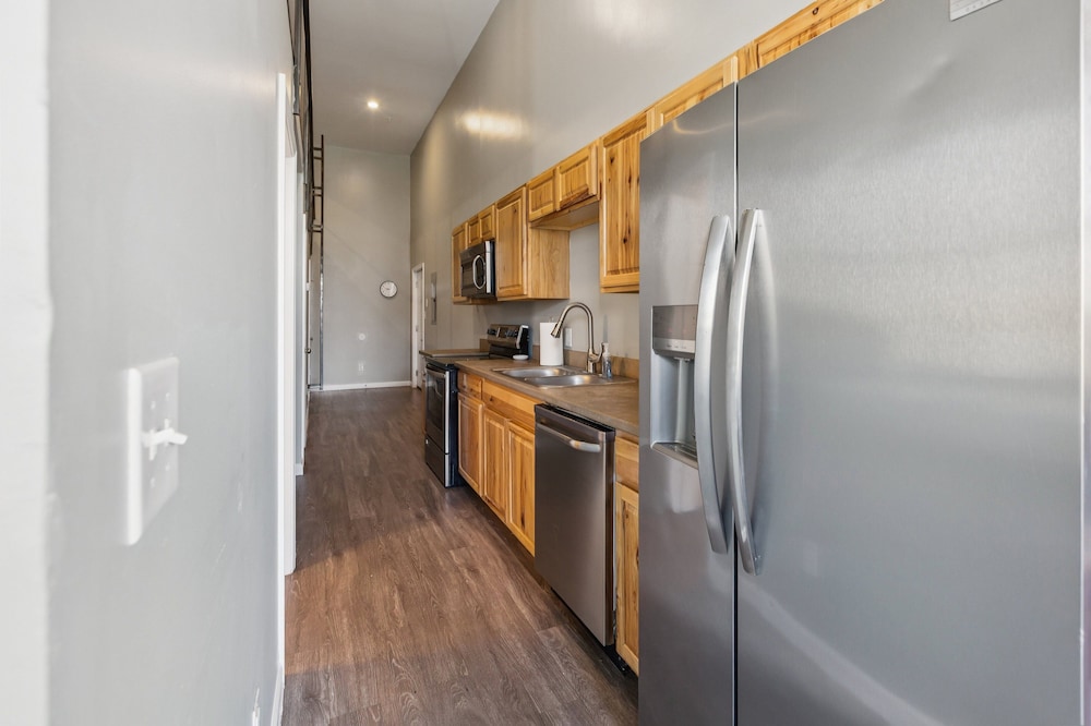 Rustic-industrial Loft With Courthouse Views 3 Bedroom Apts