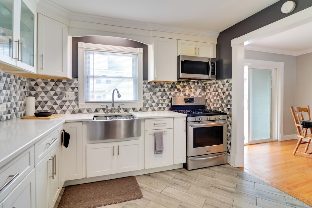 5 Mi to Dtwn Newark: Hillside Vacation Rental