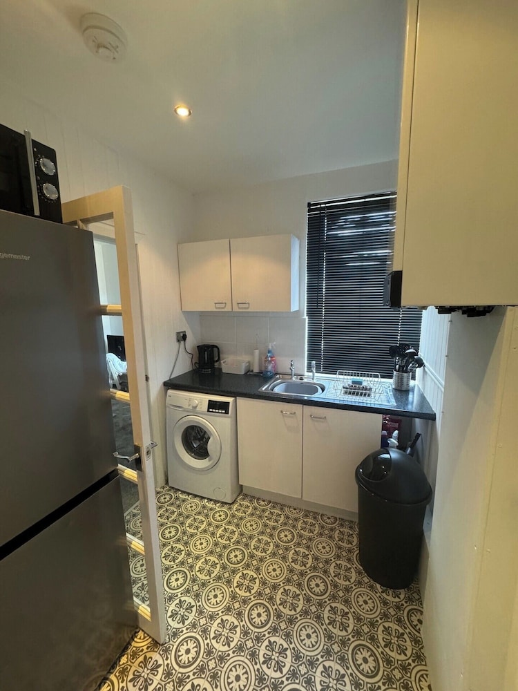 Simonside Apartment - Sleeps 6 -parking