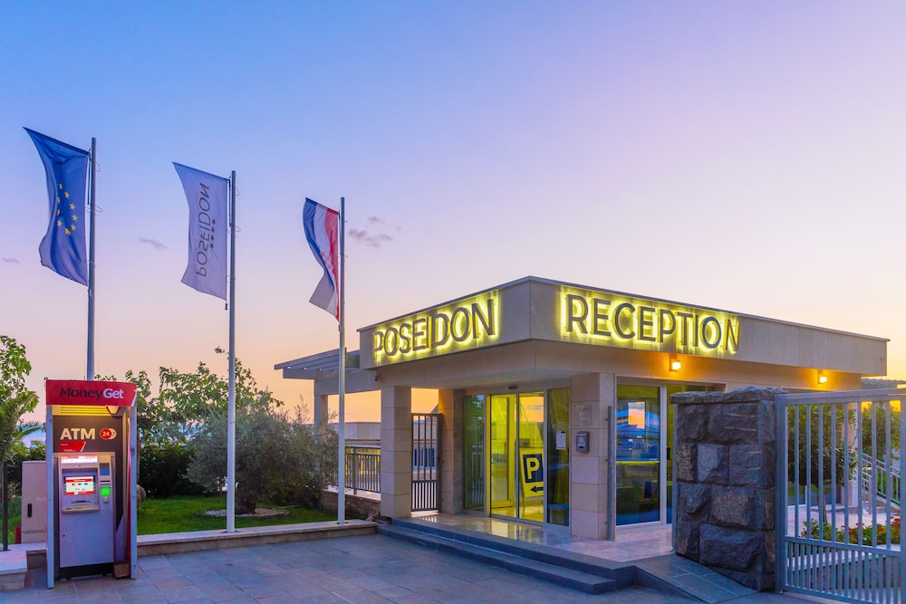 Poseidon Mobile Home Resort - Campsite