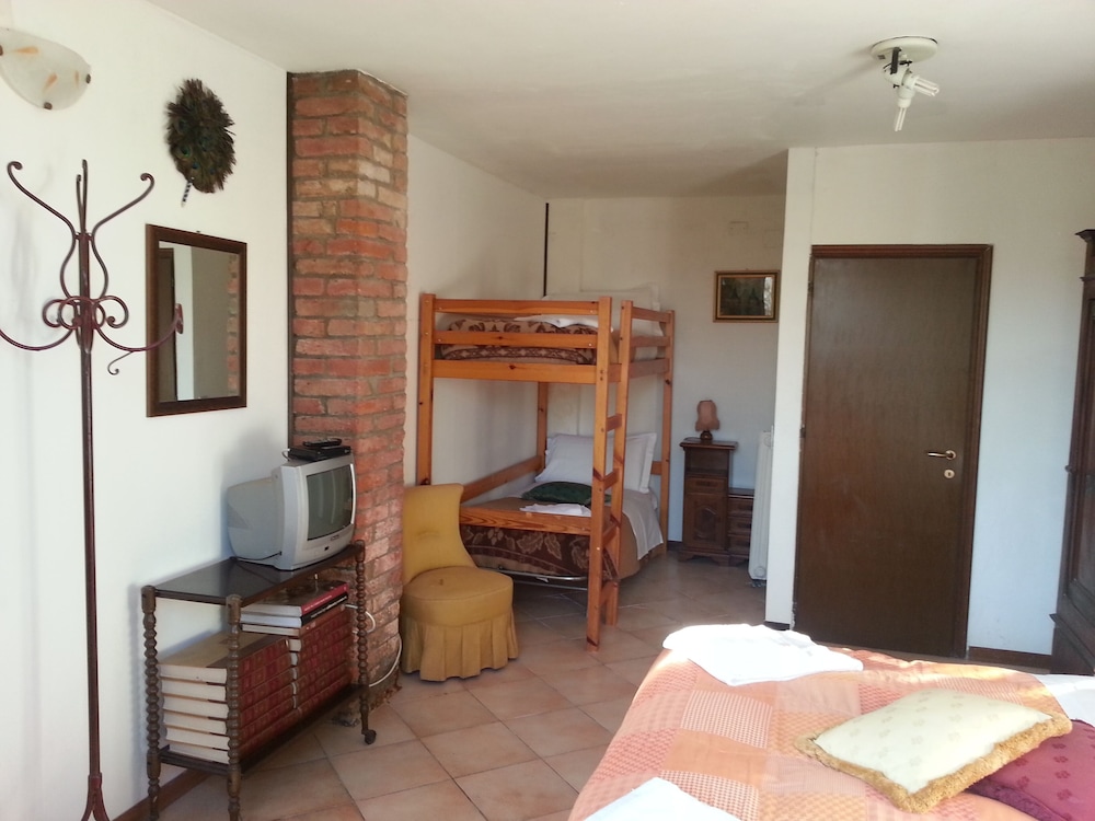 Room-smart Rooms for 2 or 4 in Organic f view 3