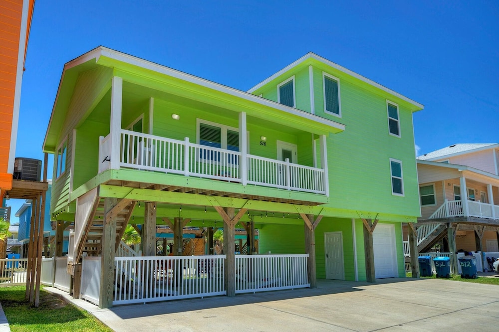 Reel Life Dreams by Avantstay Pool Near Beach