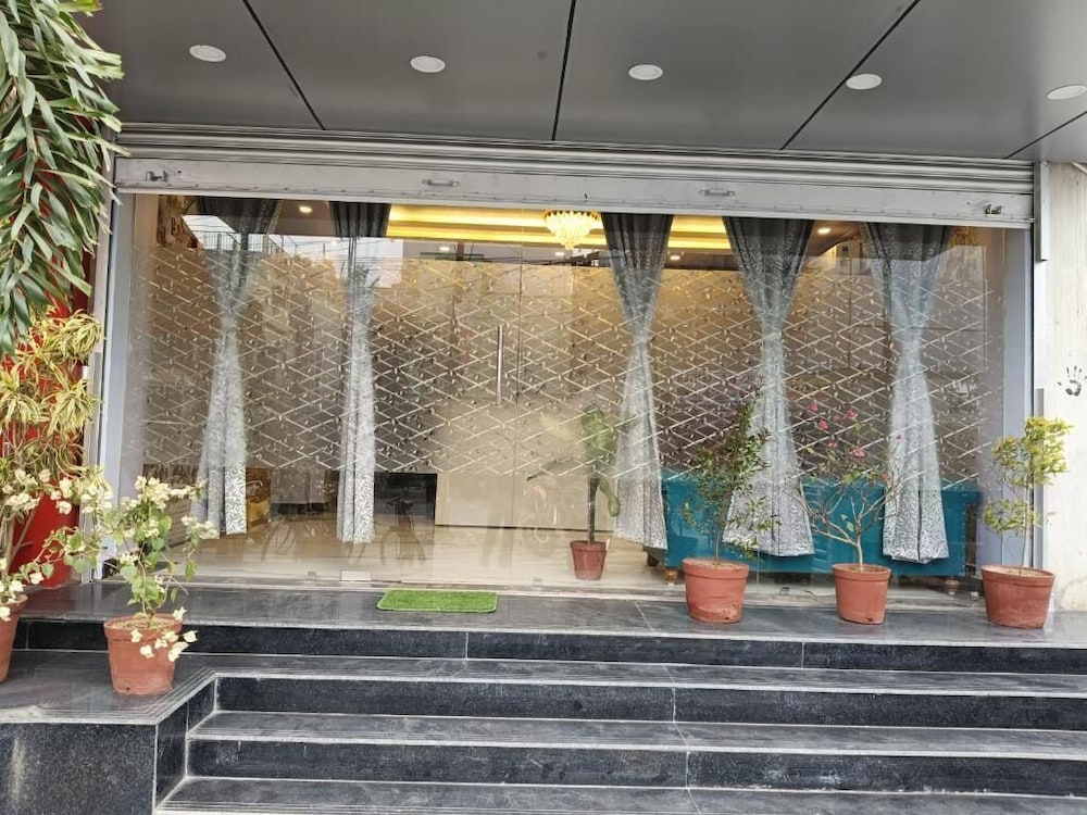 HOTEL PLAZA