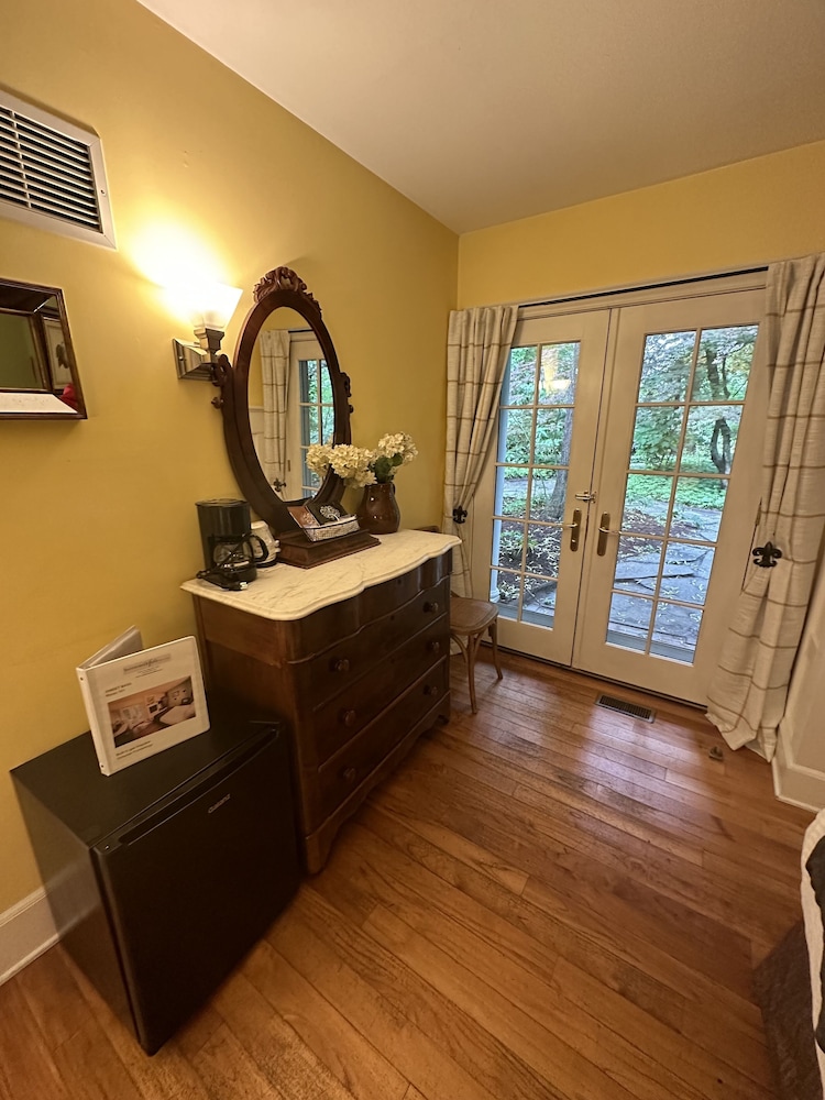 Buttermilk Falls Inn - Property Image 40
