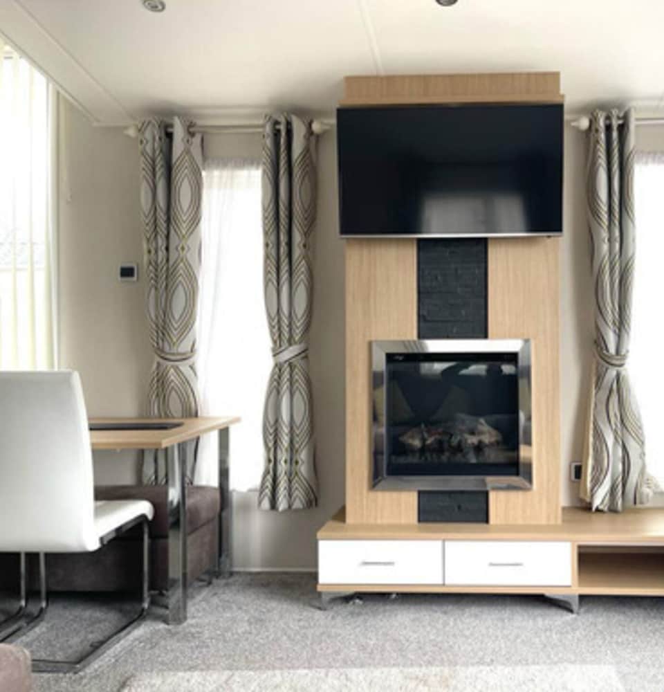 Luxury 3 bed Mobile Home on the sea view 2