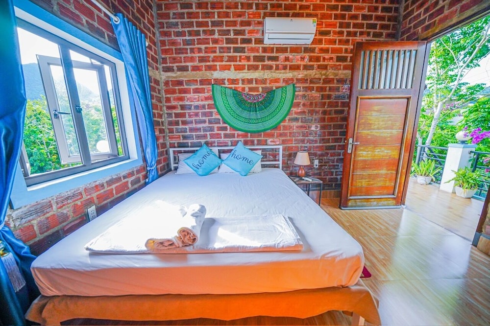 Funny Monkeys Homestay view 3