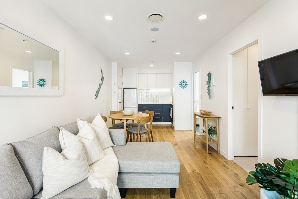 Modern 2BR in CBD - Zodiak Stays