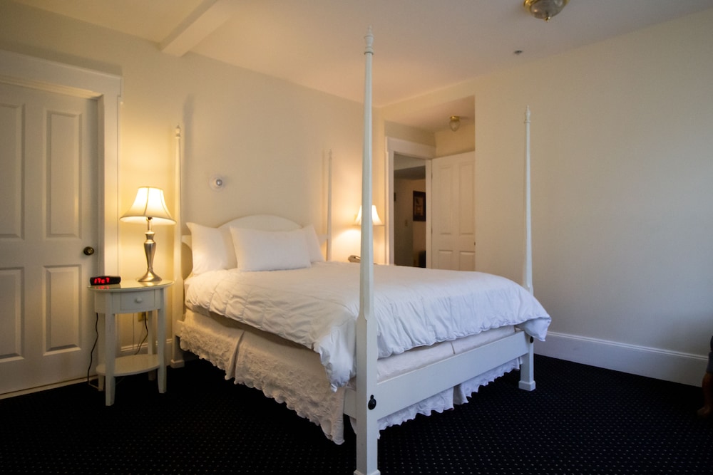 Delamater Inn