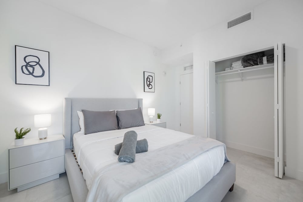 Top Location Stunning Condo in Brickell