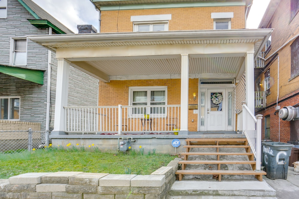 Cozy East Pittsburgh Home - 7 Mi to Frick Park! view 2