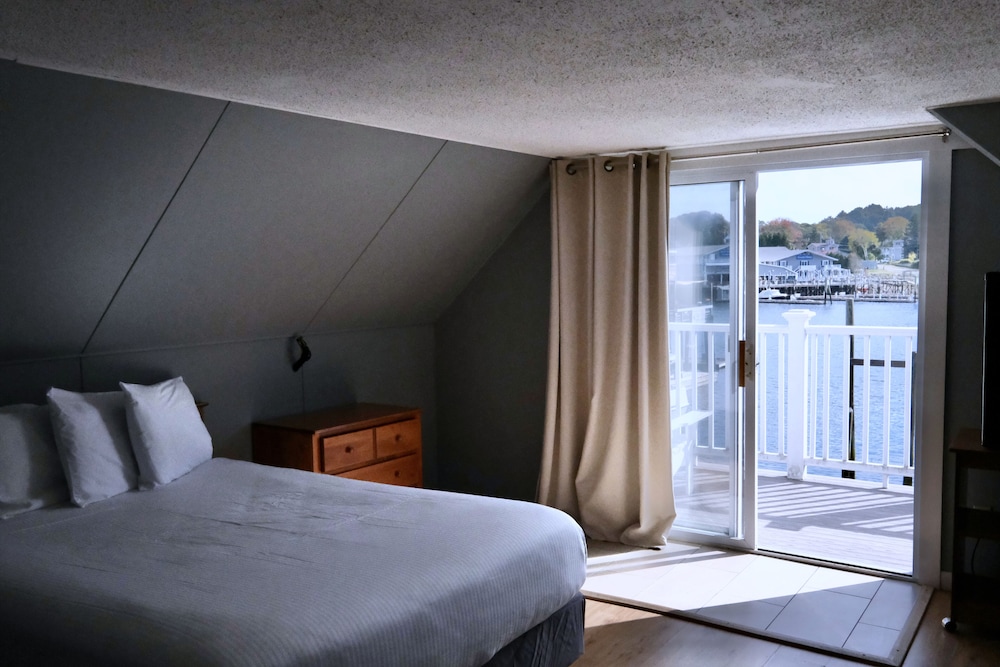 Fishermans Wharf Inn
