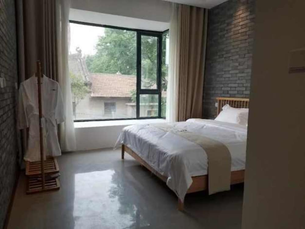 Yiming Shuju rural homestay in Jiaxian County view 3