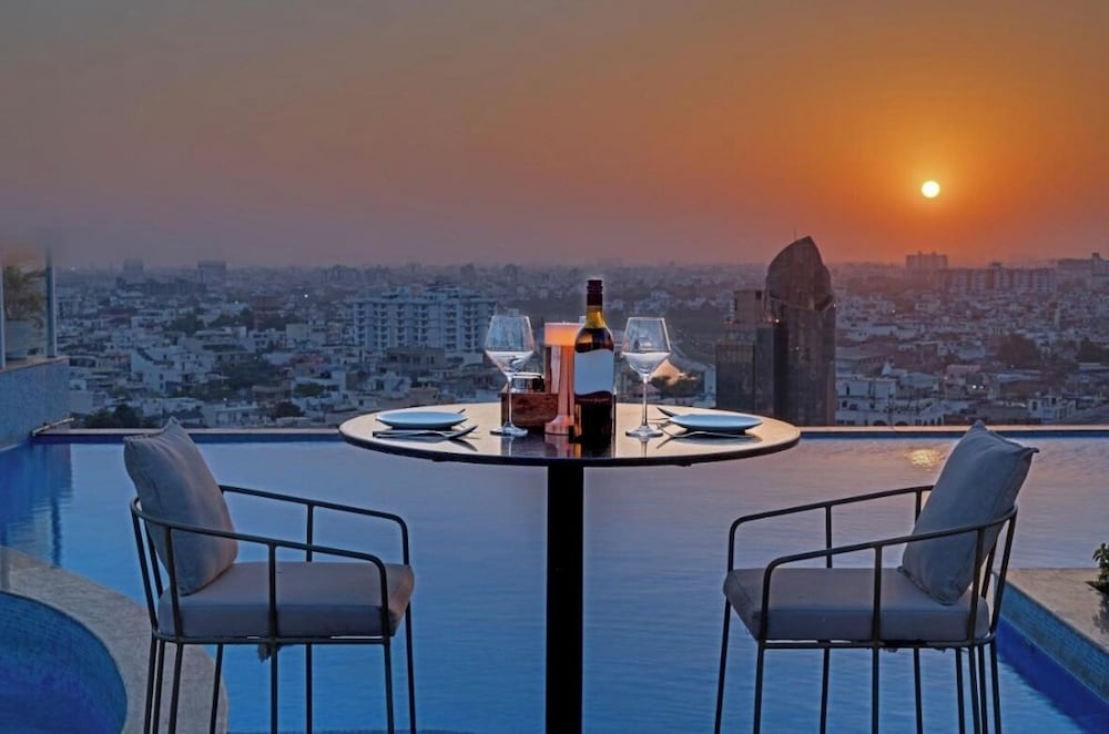 Skyline luxury in pink city