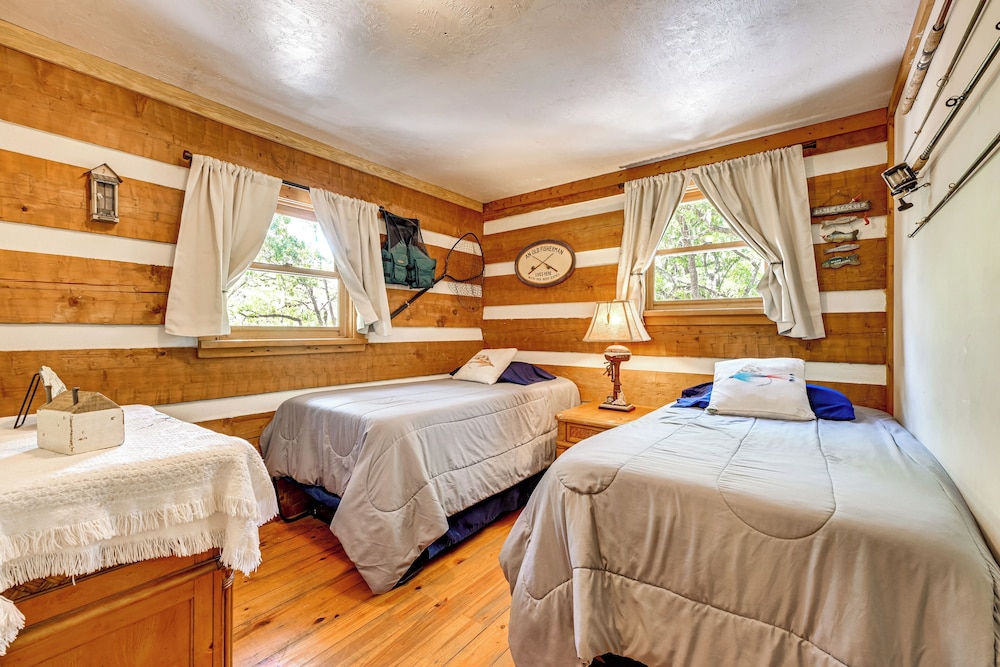 Spacious Sebring Family Cabin w/ Fun Barn + Yard!
