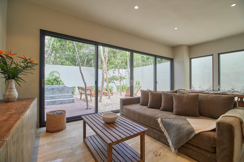 Modern Private Villa With Pools Terraces Sundeck