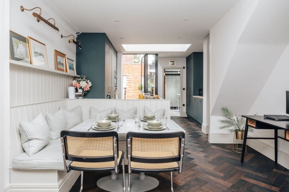 The Emerald - Central Henley 2 Bedroom House - From 145 Per Night