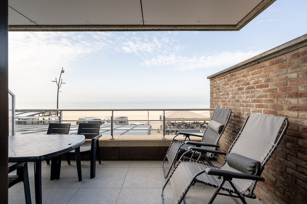 Seaview Apartment With Private Terrace
