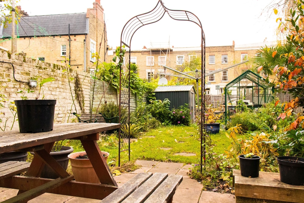 outdoor bbq area