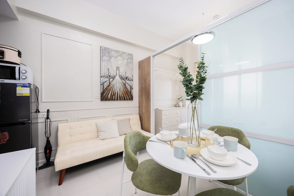 Chic Studio With Balcony & City View Near Airport
