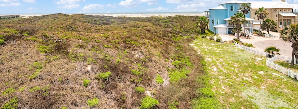 Beach Front Baby Ocean Views, Golf Cart & Pet Friendly!