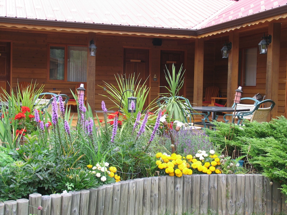 Blue Grouse Country Inn Bed & Breakfast