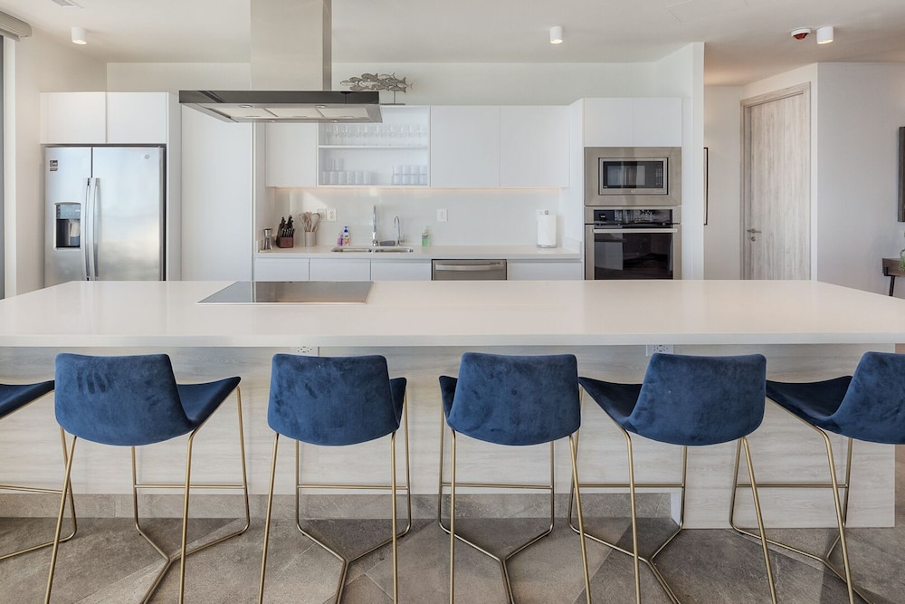 Luxury New Oceanfront Condo 5BR Sleeps 12