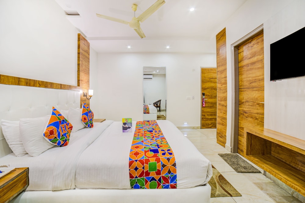 FabHotel Three Palms - Property Image 12