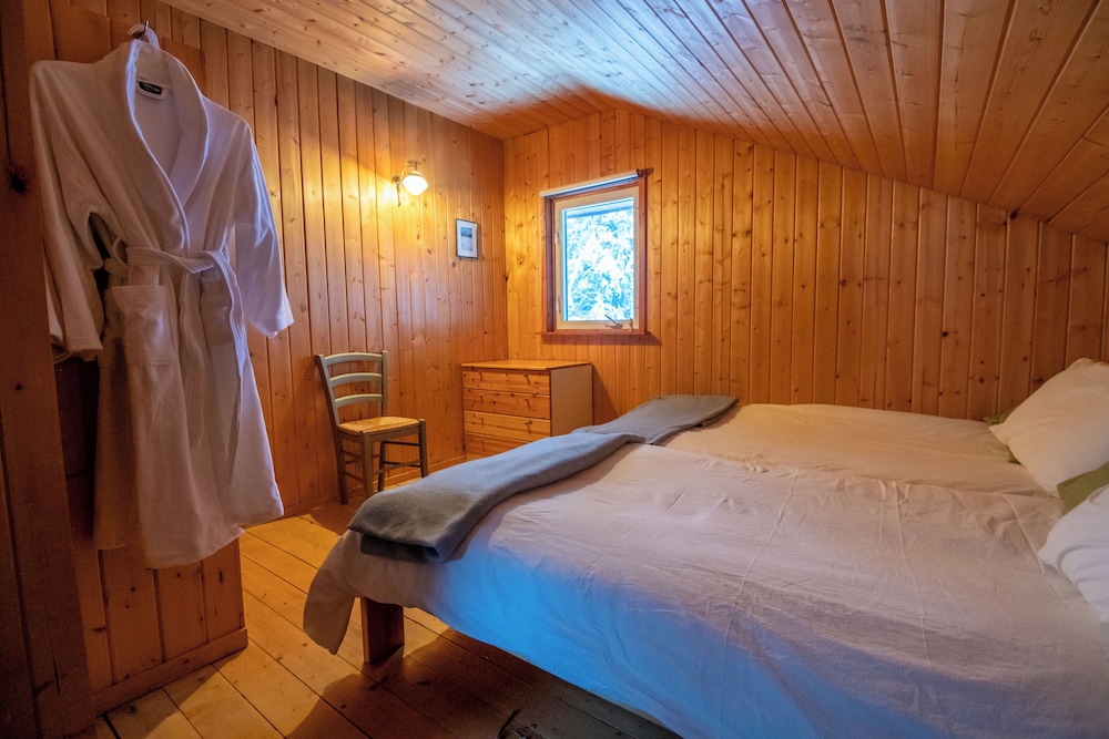 Little Atlin Lodge