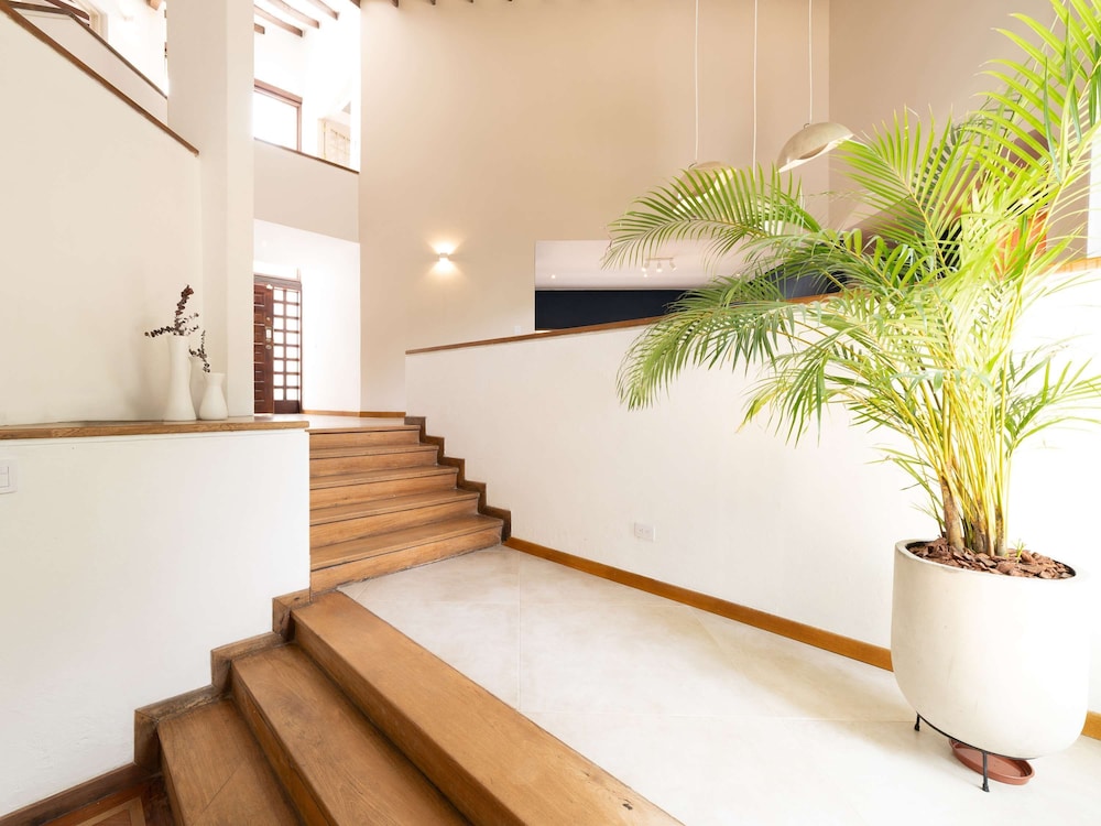 w Incredible 5BR House w Jacuzzi in El Poblado
