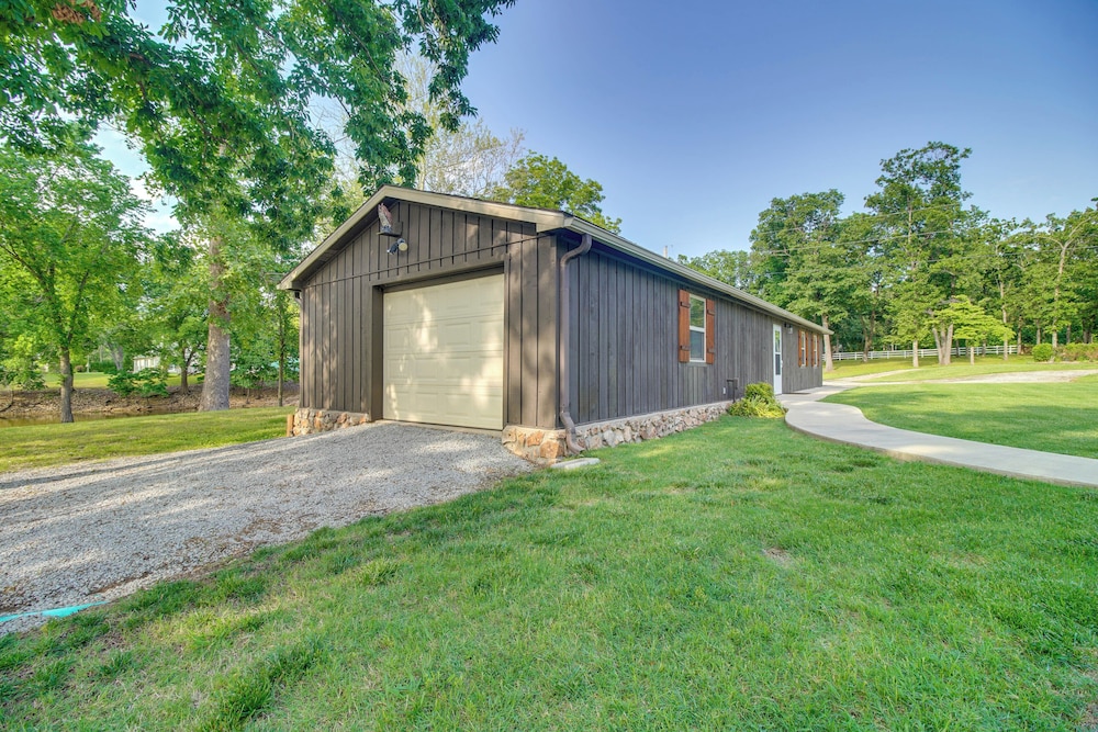 On-site Lake Access: Group Getaway in Afton view 5