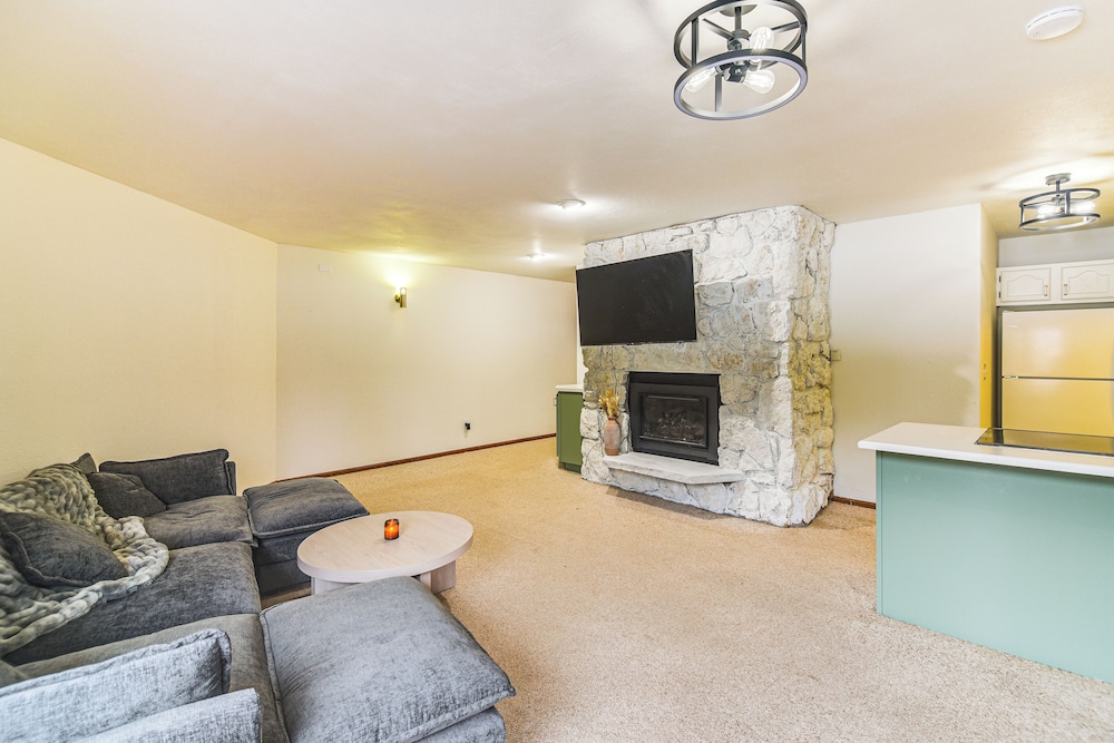Walk to Winter Park Resort: Condo w/ Hot Tub!