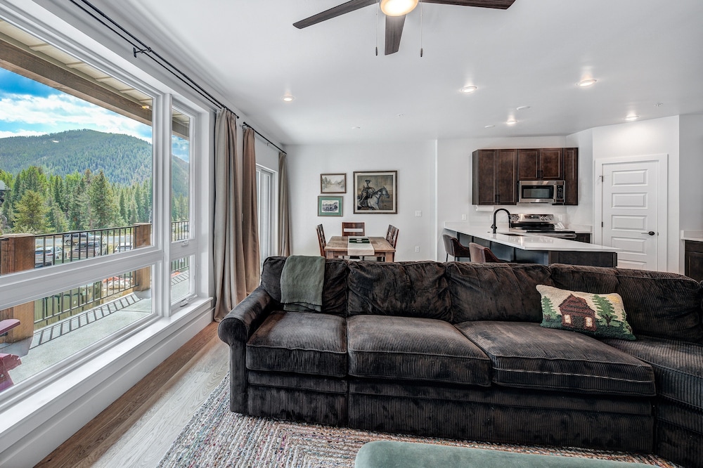 Spacious And Luxurious 2br Condo - Kids Ski Free 2 Bedroom Condo