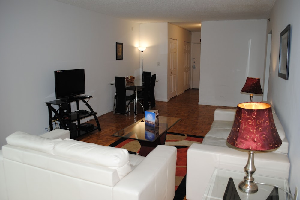 Hudson Suites at Newport