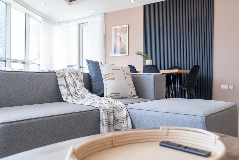 Dubai Marina - Stunning Huge 4 Bedroom Apts Near JBR - Gym - Pool - Parking by Sojo Stay