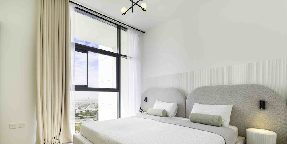 LUX The Dubai Hills Executive Suite