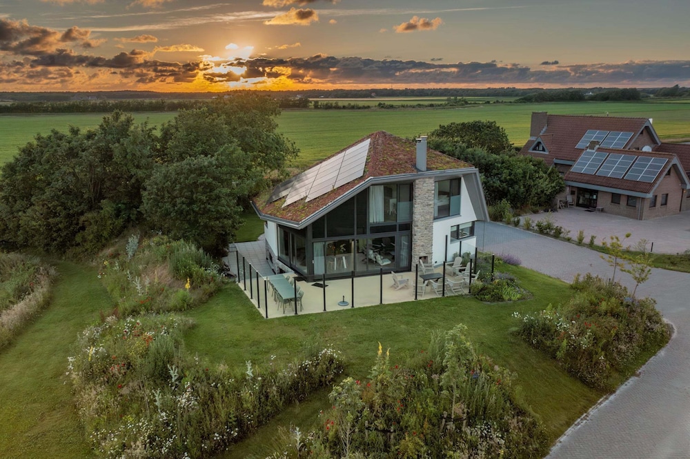Modern, Luxurious and Sustainable Nature Villa