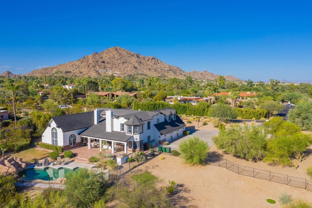 Majestic Mountain Mansion-heated Pool-guest House