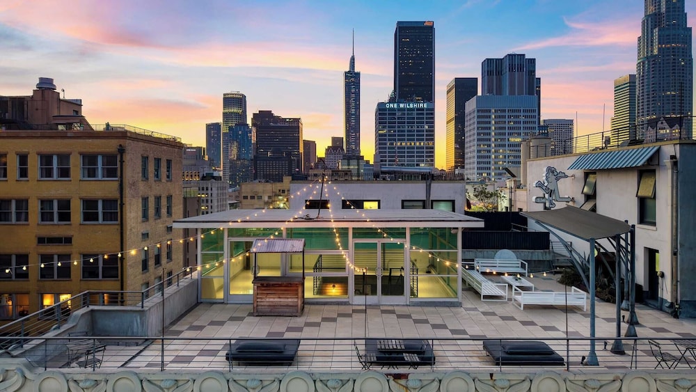 Skyline Lofts by Avantstay: a Multi-level Industrial-chic Retreat in Dtla With Rooftop Views, Soaring Ceilings & Steps to Dining, Music & Culture