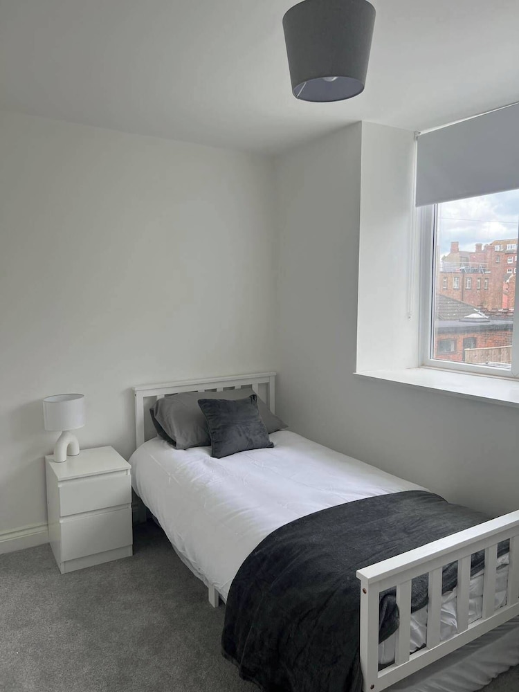 Seaside Retreat - Sleeps 5, Garden & Parking