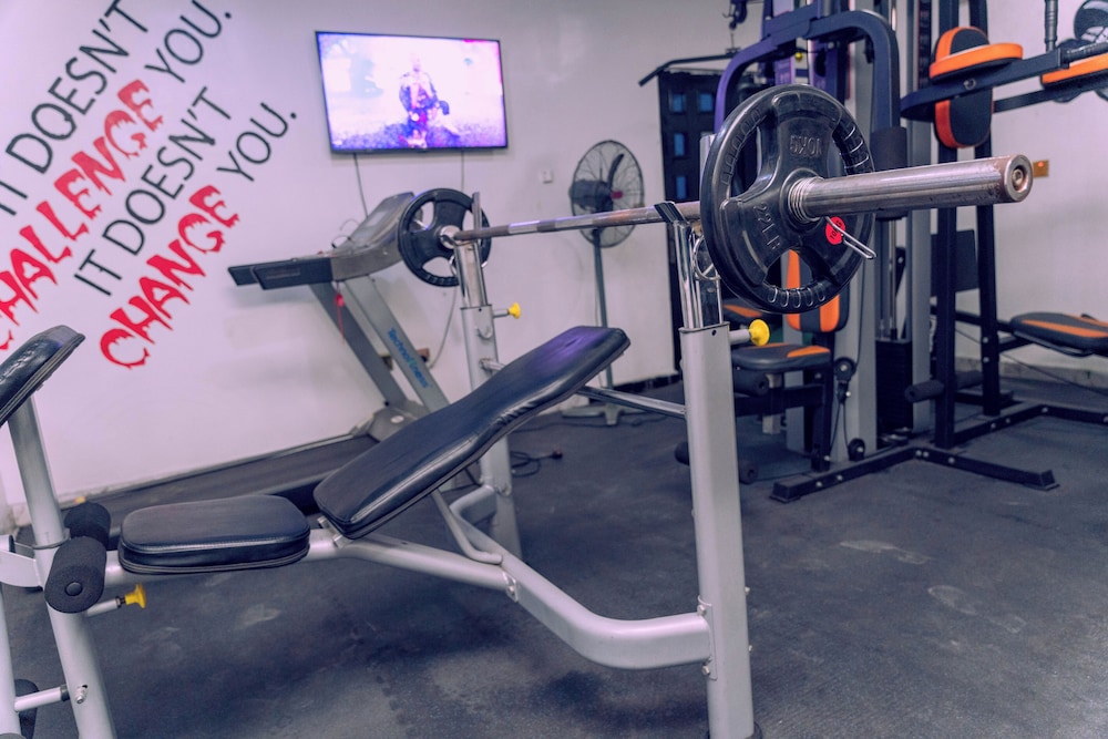 Luxury Hotel Deluxe Room - Sleeps 2 - Gym - Pool