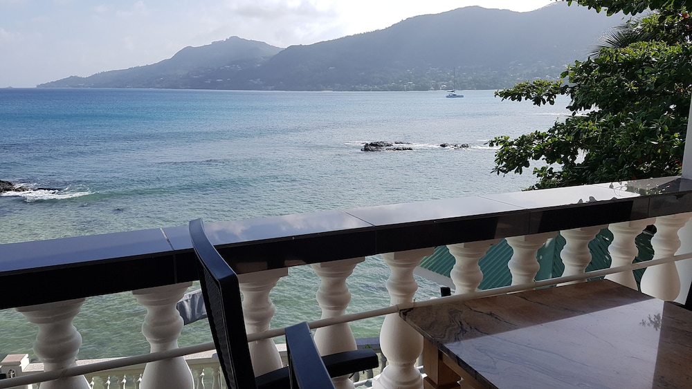 The Drake Seaside Apartment