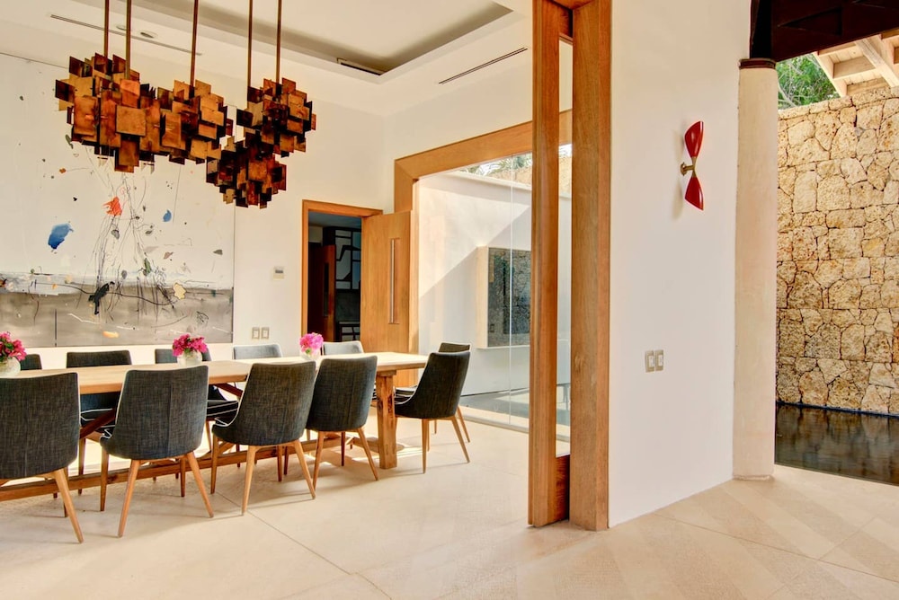 Architect s Estate w Pool Private Chef Butler