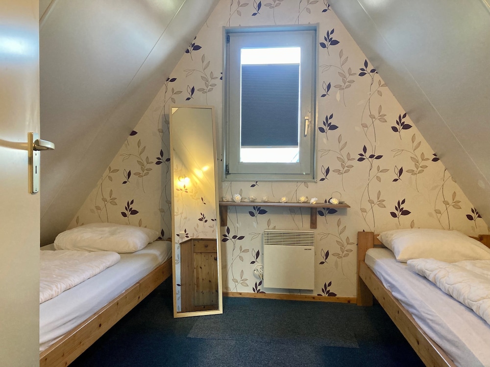 Holiday Home de Druif 6p With a Nice Terrace Near Lake Lauwersmeer view 4