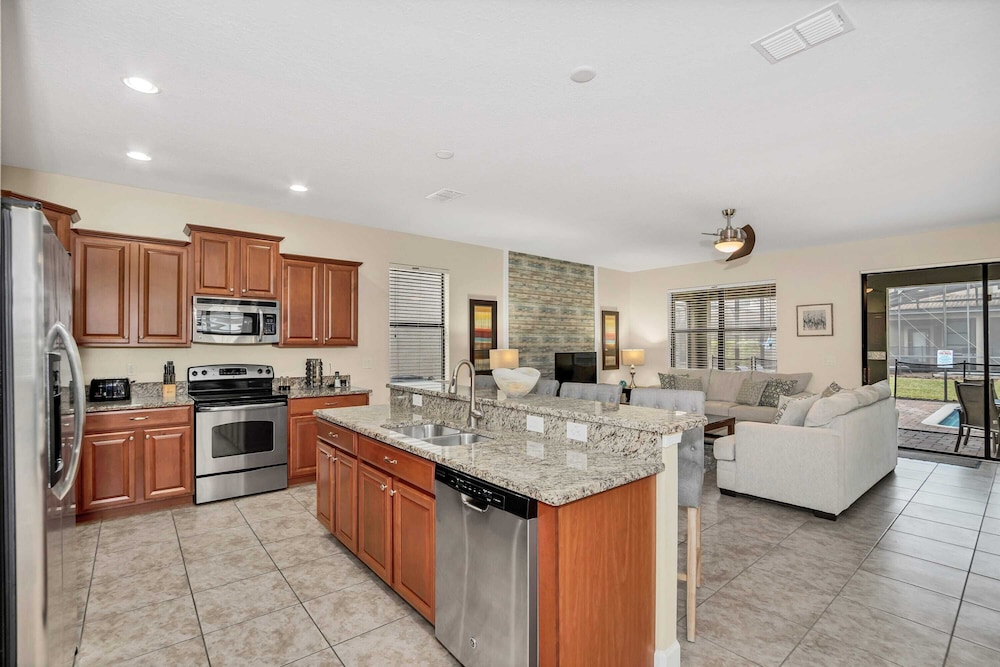 Modern Home, Big Pool Area Near Disney, CDC Cleaning 4cg456 - Image 4