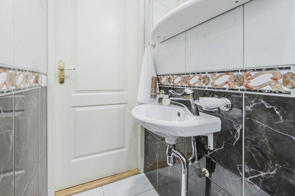 GM Apartment Staropimenovskiy 16